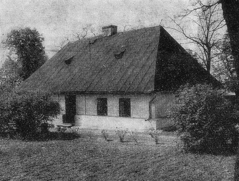 2) XVII dworek przy ul. 1-go Maja – zdjęcie pochodzące z publikacji Opoczno i okolice J.P. Dekowskiego