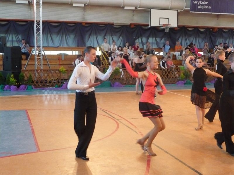 Mateusz Ciupa i Julia Cuper , tancerze Centrum Tańca i Ruchu TICO Opoczno wywalczyli awans do sportowej klasy tanecznej D