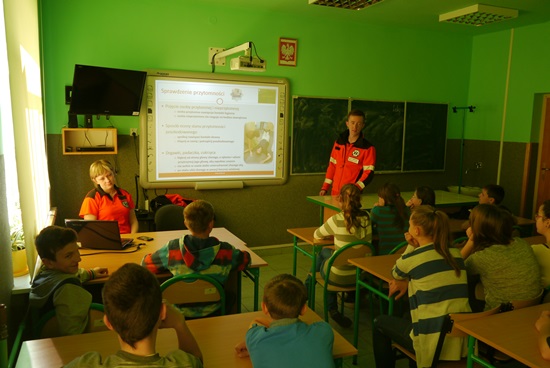 Szkolenie medyczne dla uczniów w Szadkowicach / fot. KPP Opoczno