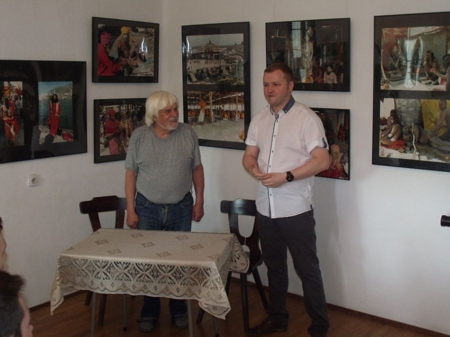 Podróżnik w muzeum