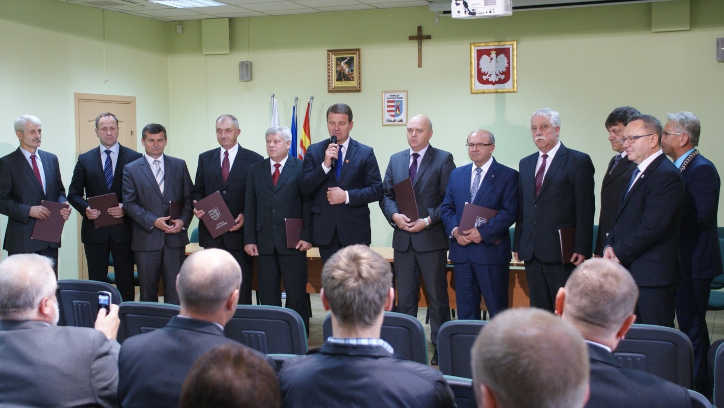 Strategia Rozwoju Powiatu Opoczyńskiego na lata 2014-2020 podpisana /fot.: SP Opoczno
