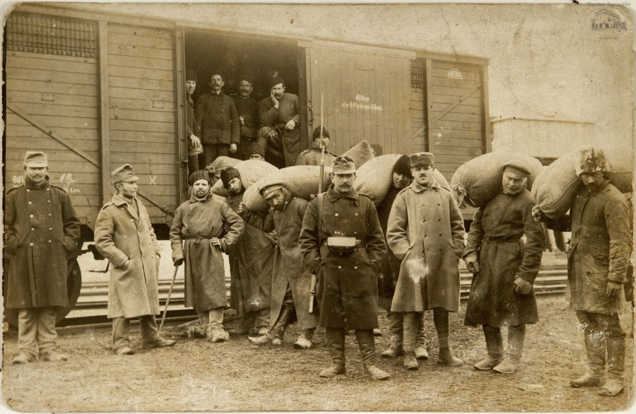 28. lipca 2014 minęło sto lat. Żołnierze armii CK na stacji kolejowej w Opocznie