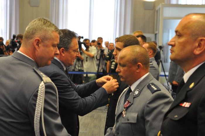 asp. Artur Liźniewicz odznaczony „Krzyżem Zasługi za Dzielność” /fot.: KGP