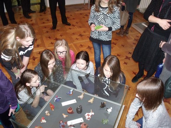 Wystawa "Motywy floralne i zoomorficzne w ludowym instrumentarium muzycznym" / fot. Muzeum Regionalne