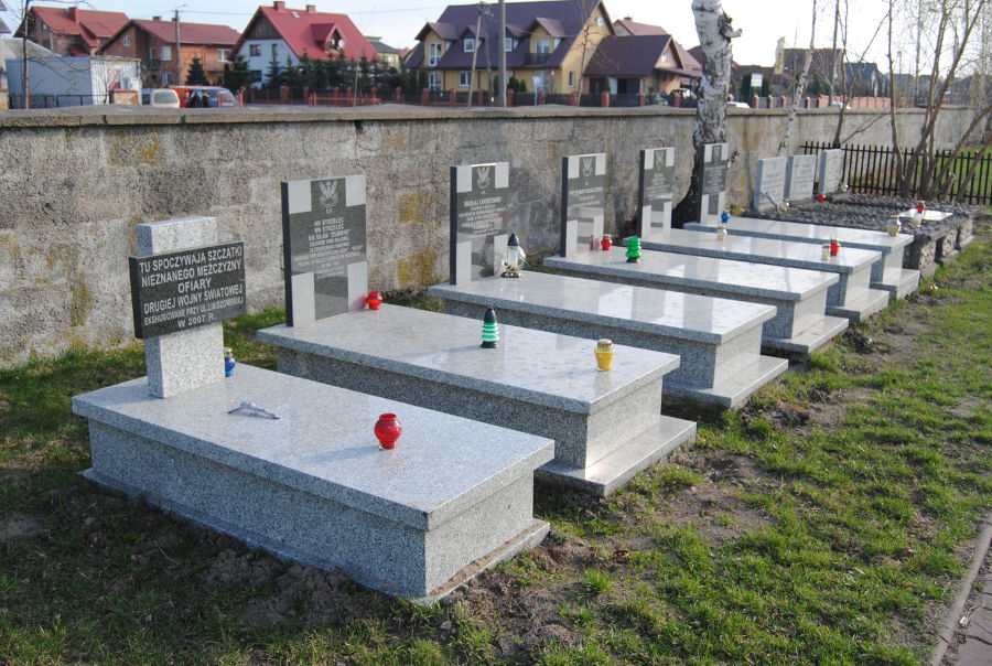 Cmentarz przy ul. Granicznej - obecny stan kwatery wojskowej / fot. Andrzej Śliwka