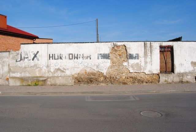 Pozostałości budynku szkoły przy ul. 1-go Maja 22 obecnie. / fot. Andrzej Śliwka